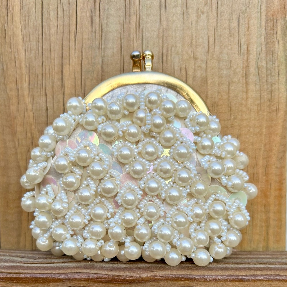 Vintage Delill Pearl-Embellished Gold Change Coin Purse Sequins